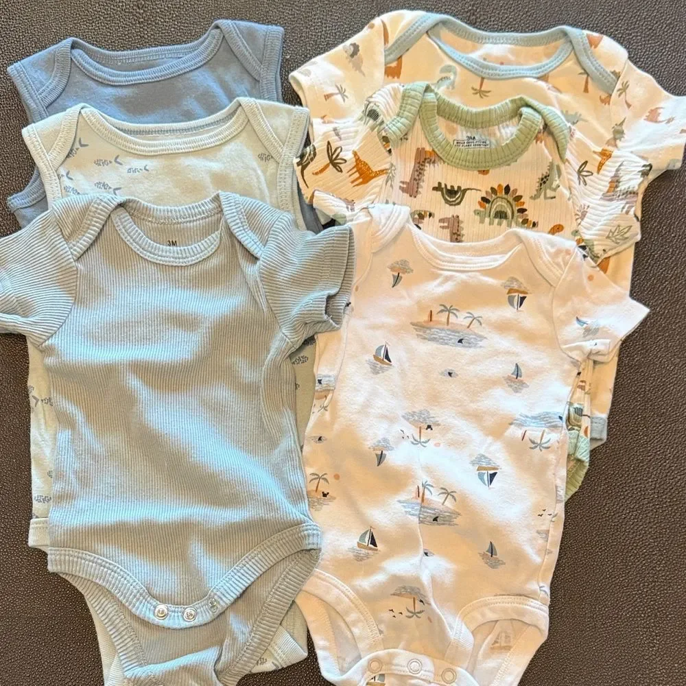 Bundle of 6 Baby Bodysuits Cloud Island brand and other Blue and White Set 3-9